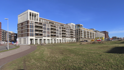 908840 Gezicht op de achtergevels van de nieuwe appartementengebouwen aan de Madridstraat in Leidsche Rijn Centrum, ...